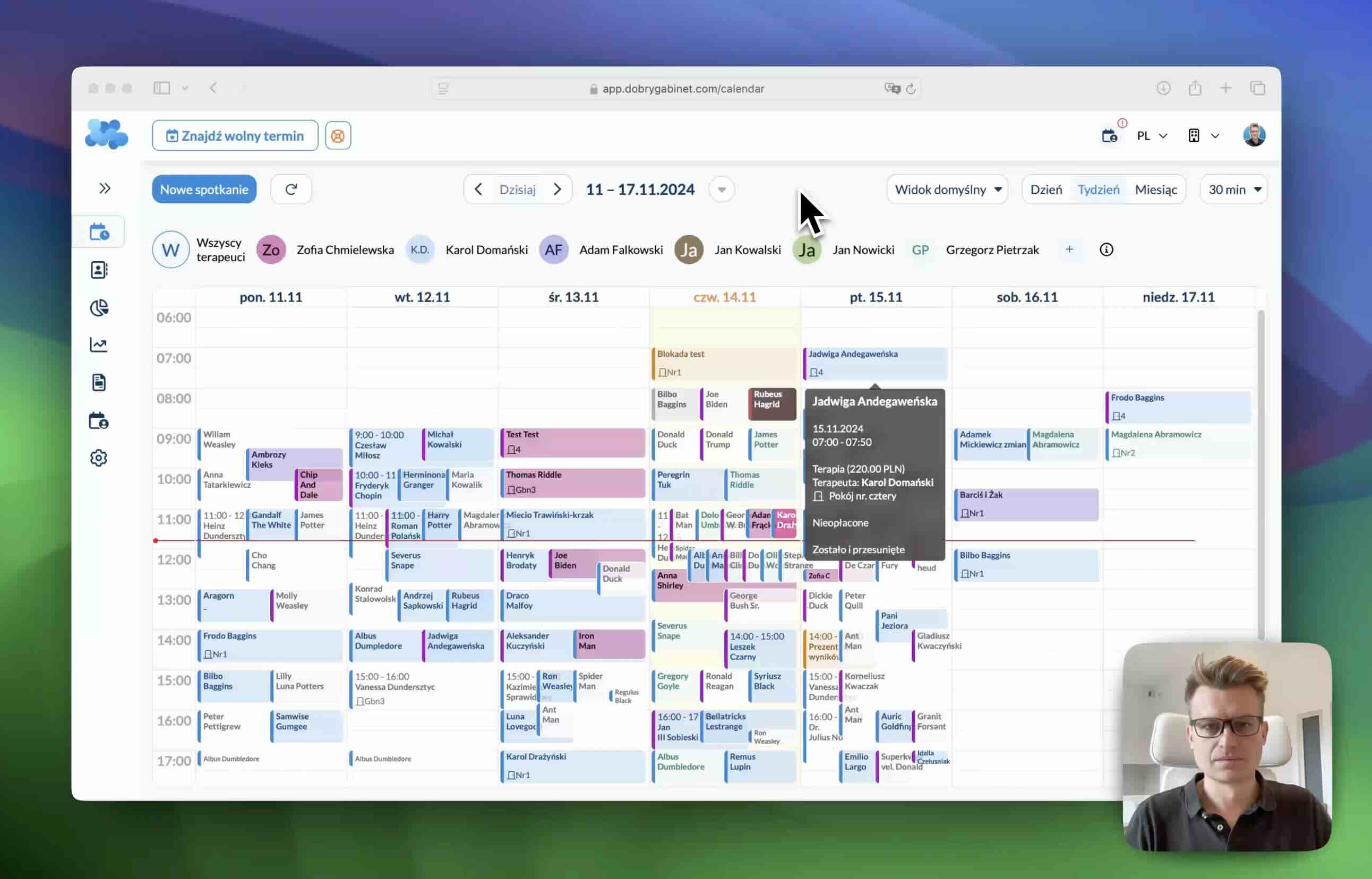 Zobacz krok po kroku, jak dodać nowe spotkanie w kalendarzu.
